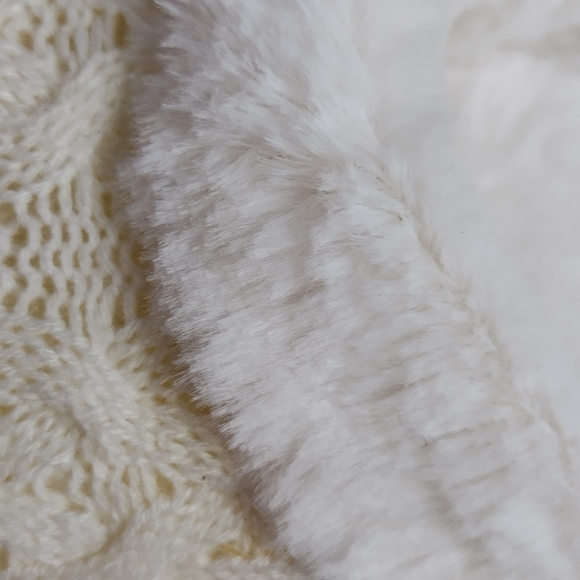 Memory Foam Women's Fluffy Slippers White Size S (7/8) Wintery Knitted White - Picture 7 of 10